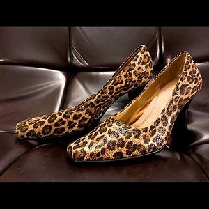 Aerosols  Leopard Shoes. Size 7.5——- 3” Heels